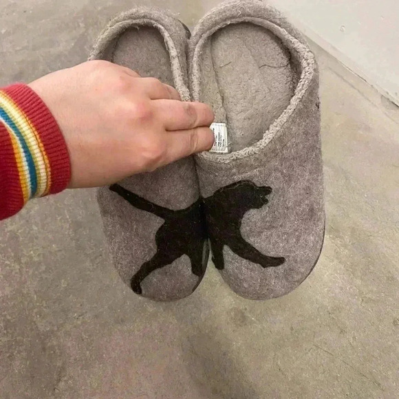 LL Bean  dog slippers - Picture 3 of 7